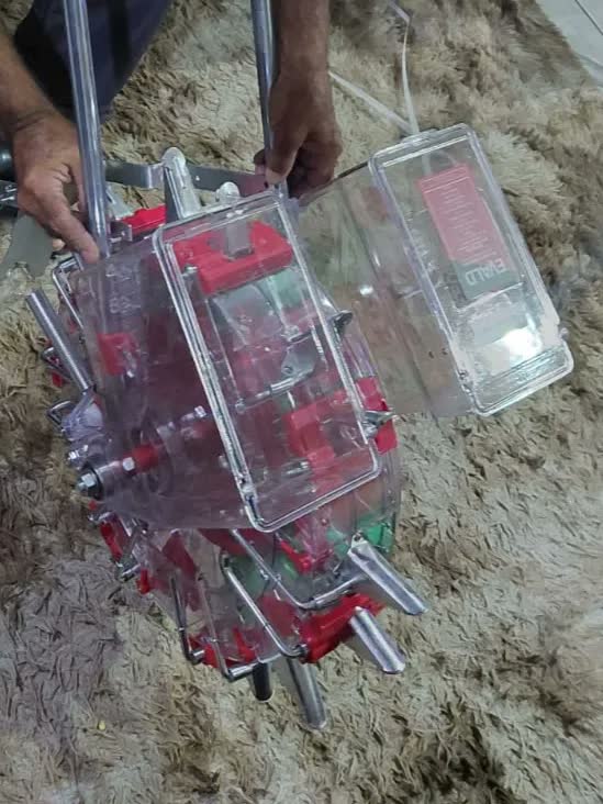 foto de Plantadeira Adubadeira Manual Empurrar 14 Bicos Diversas Sementes Epam14 Evald