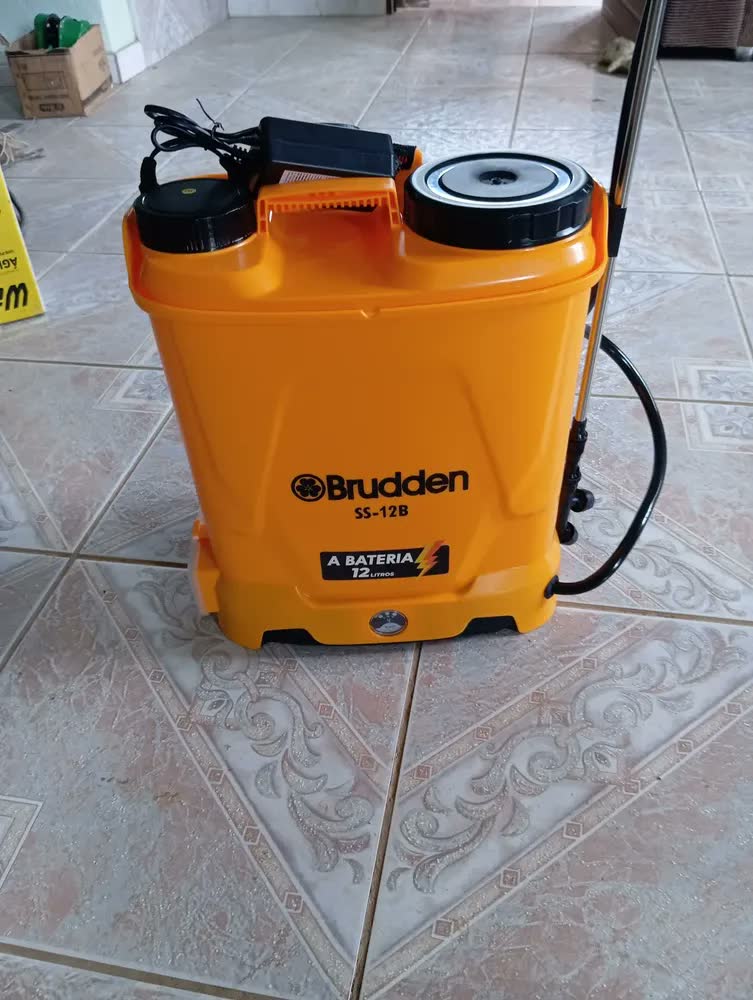 foto de Pulverizador Costal Elétrico Brudden SS-12B tanque 12 litros Bateria 5 Bicos