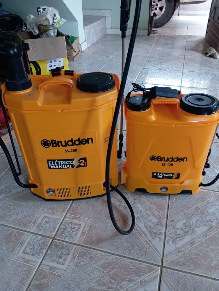 foto de Pulverizador Costal Elétrico Brudden SS-12B tanque 12 litros Bateria 5 Bicos