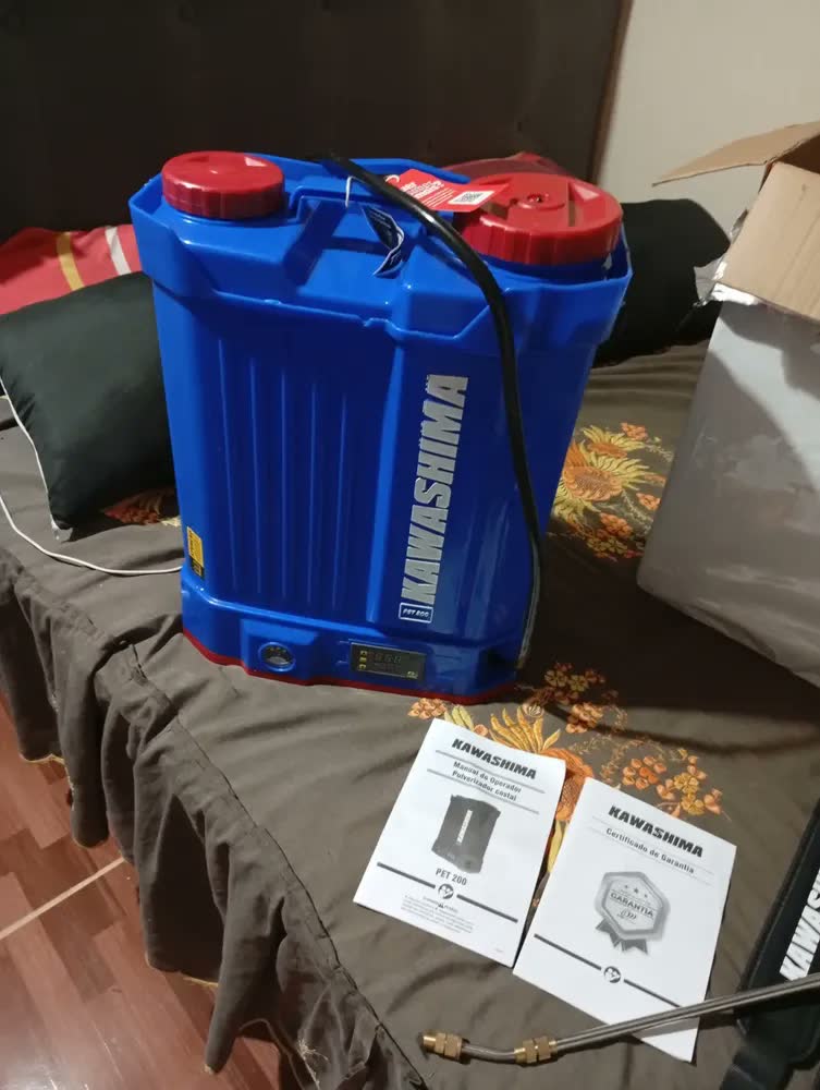 foto de Pulverizador Costal Elétrico Kawashima PET 200 de 20 L com Dosador para Jardim e Lavoura