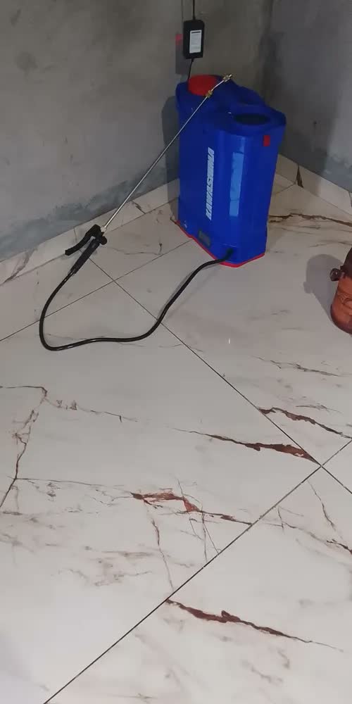 foto de Pulverizador Costal Elétrico Kawashima PET 200 de 20 L com Dosador para Jardim e Lavoura