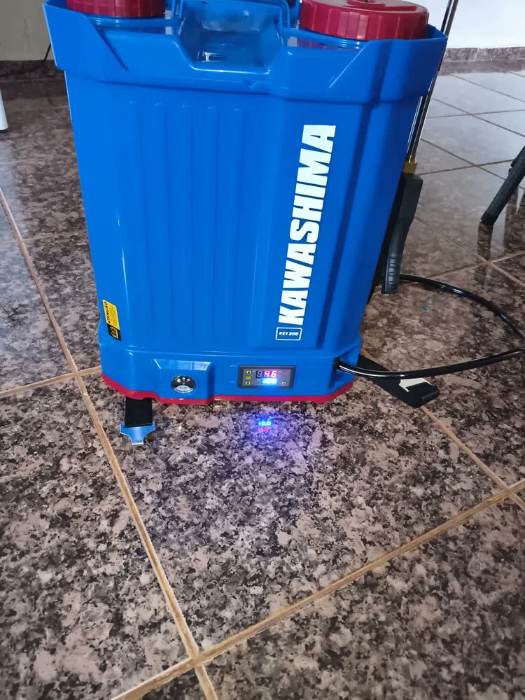 foto de Pulverizador Costal Elétrico Kawashima PET 200 de 20 L com Dosador para Jardim e Lavoura