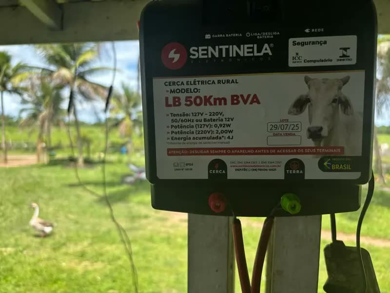 foto de Eletrificador De Cerca Elétrica Rural 50km Luz E Bateria Bva Central Aparelho De Choque Bivolt Automático 127v/220v Com Entrada Para 12v