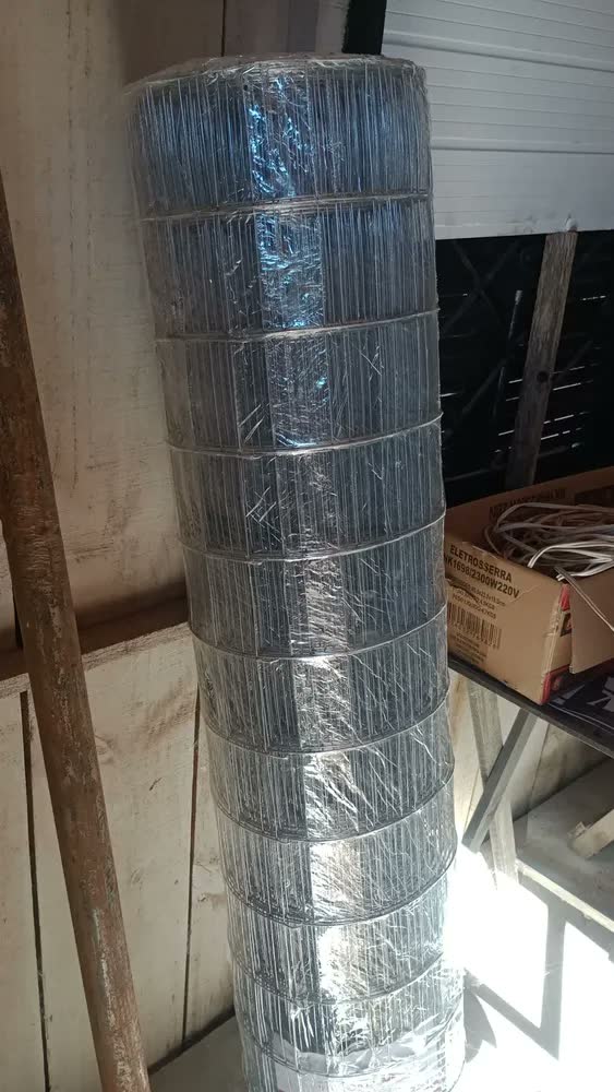 foto de Tela Cerca Soldada Altura 1,50 X 25 Metros Fio 1,60 Mm Malha 5x10cm Alambrado Jardim Fazenda Sitio Chacara Hortas Canteiros Segurança.