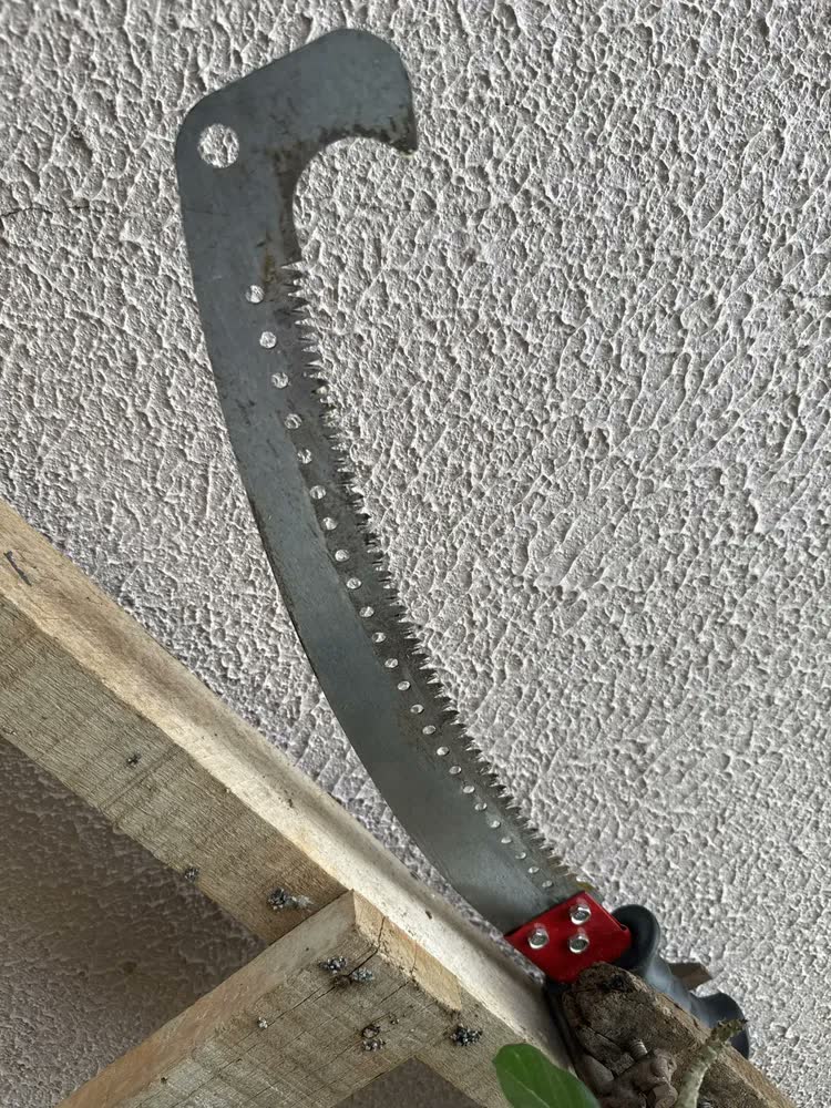 foto de Serrote de Poda Curvo Produ Premium 58cm com Encaixe para Extensor