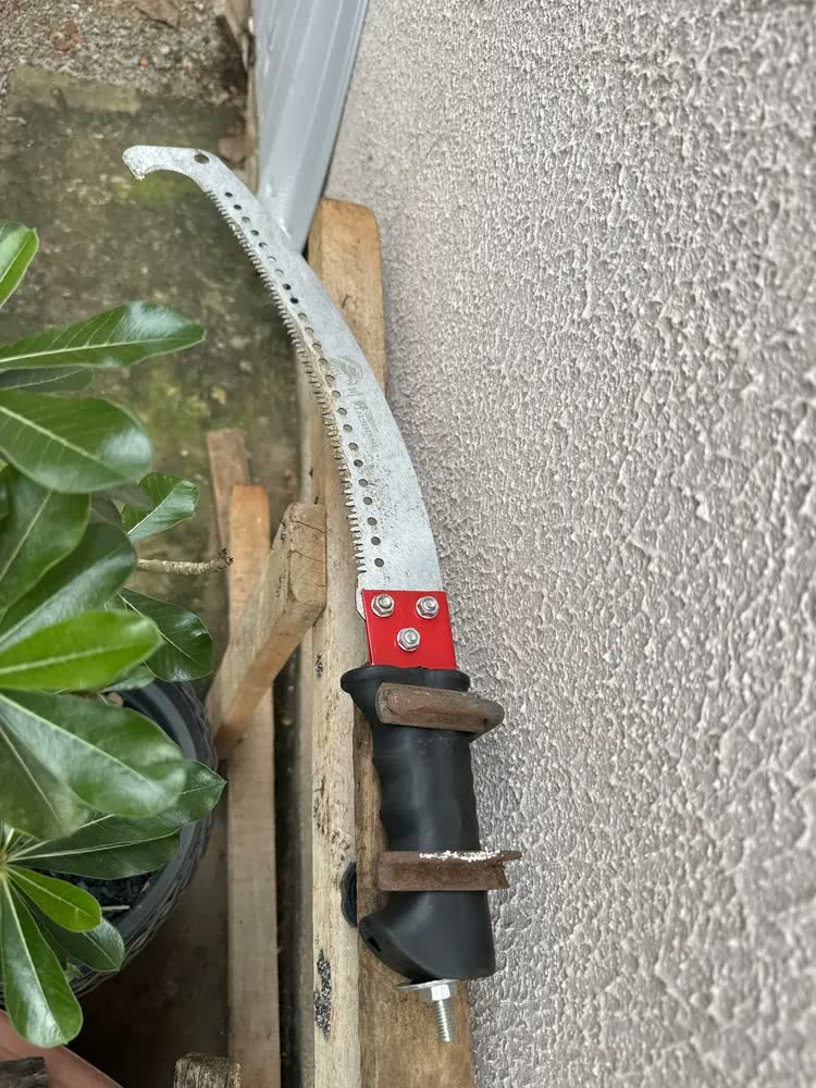 foto de Serrote de Poda Curvo Produ Premium 58cm com Encaixe para Extensor