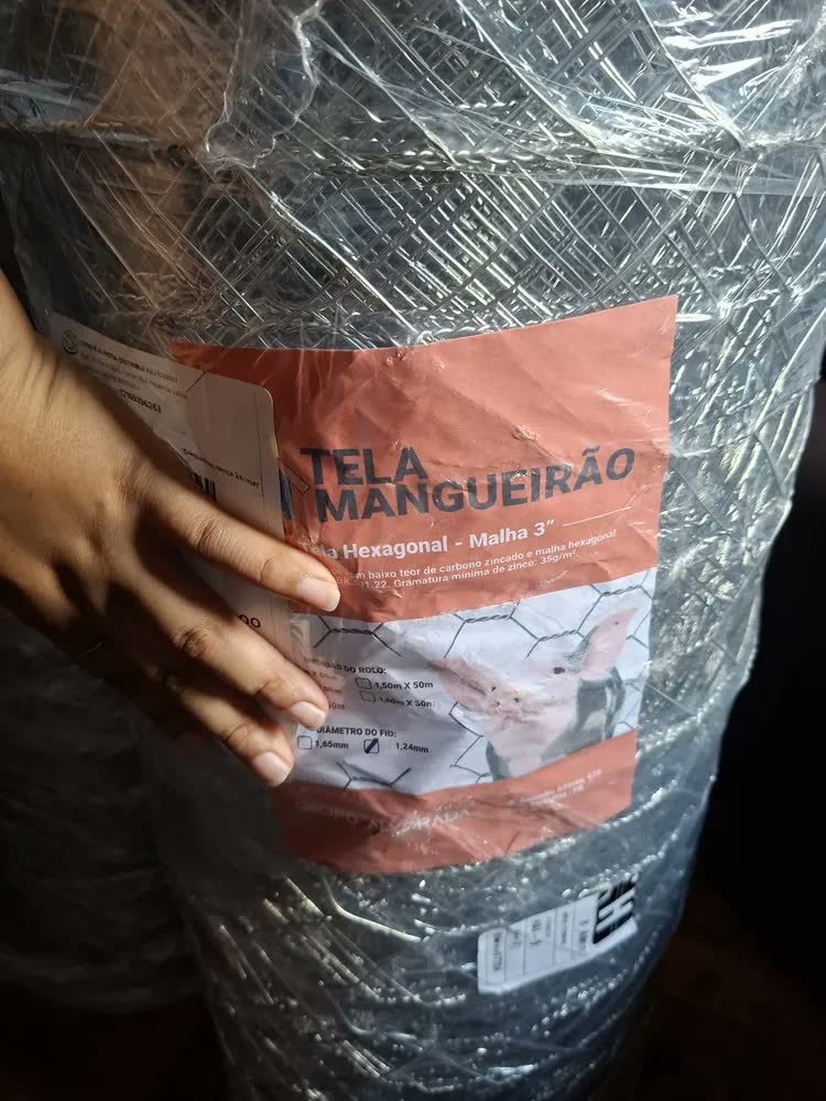 foto de Tela Mangueirão Porcos Altura 0,80 m X 50 Metros Fio 18 Alambrado Galvanizada Rural Carneiro Cabra Cinza.