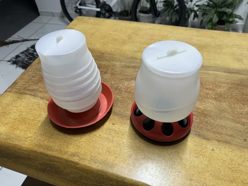 foto de Comedouro 1,5kg Bebedouro 2l Aves Galinhas Frango Automático Vermelho
