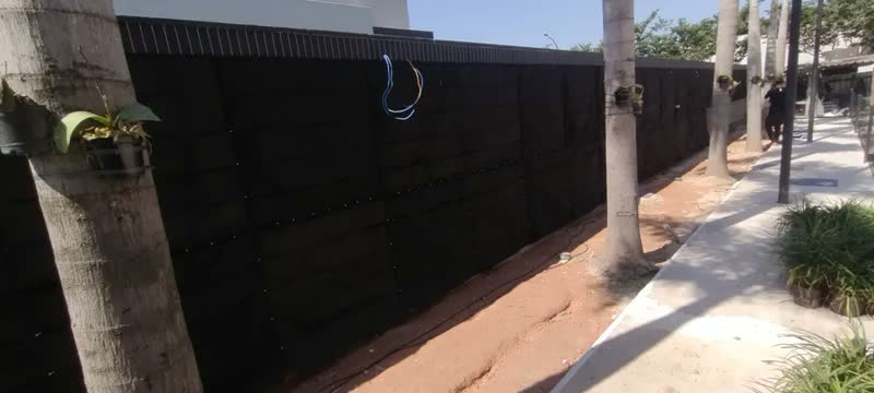 foto de Parede Verde Em Feltro Plantas Naturais 1m X1m 20 Bolsos Natural Preto