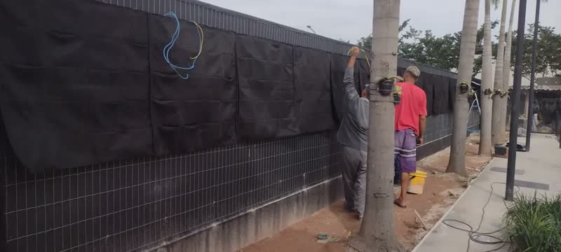 foto de Parede Verde Em Feltro Plantas Naturais 1m X1m 20 Bolsos Natural Preto