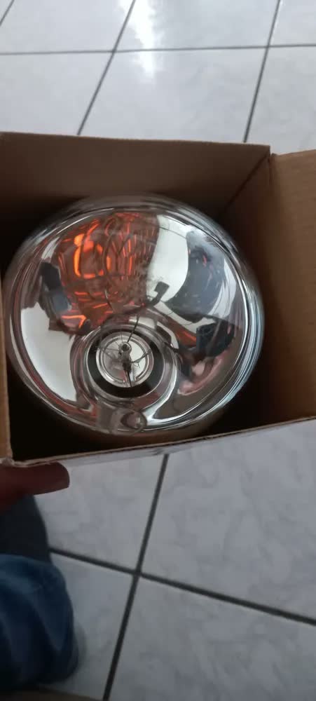 foto de Lâmpada Luz Infravermelha Aquecedora Para Granjas, Pintinhos Branco-quente