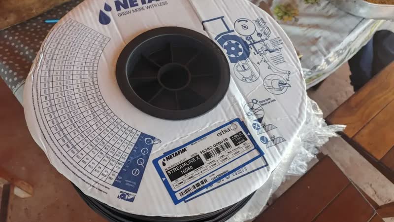 foto de Mangueira Gotejamento Netafim Irrigação 50cm 1,6l/h 2000 Mts Preto