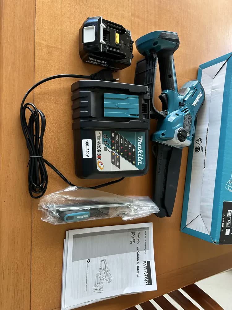foto de Cortador Galhos 18v DUC150 Bat 3 Ah Carreg Dc18rc Makita Azul-turquesa 127/220v