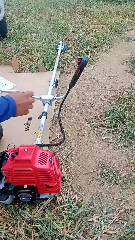 foto de Roçadeira A Gasolina Toyama Tbc52sx Premium 2t 51,6cc Pro