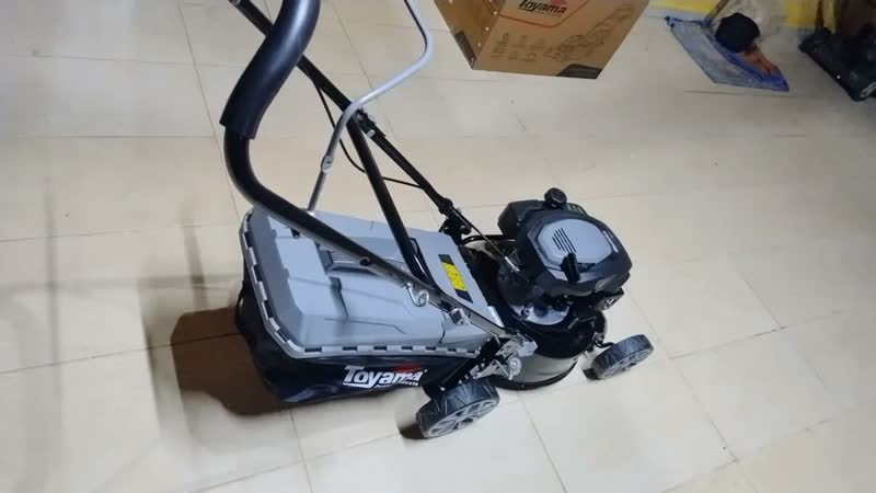 foto de Cortador Grama Toyama TLM420RM-40X Gasolina 4t 4hp Com Coletor 40l Preto