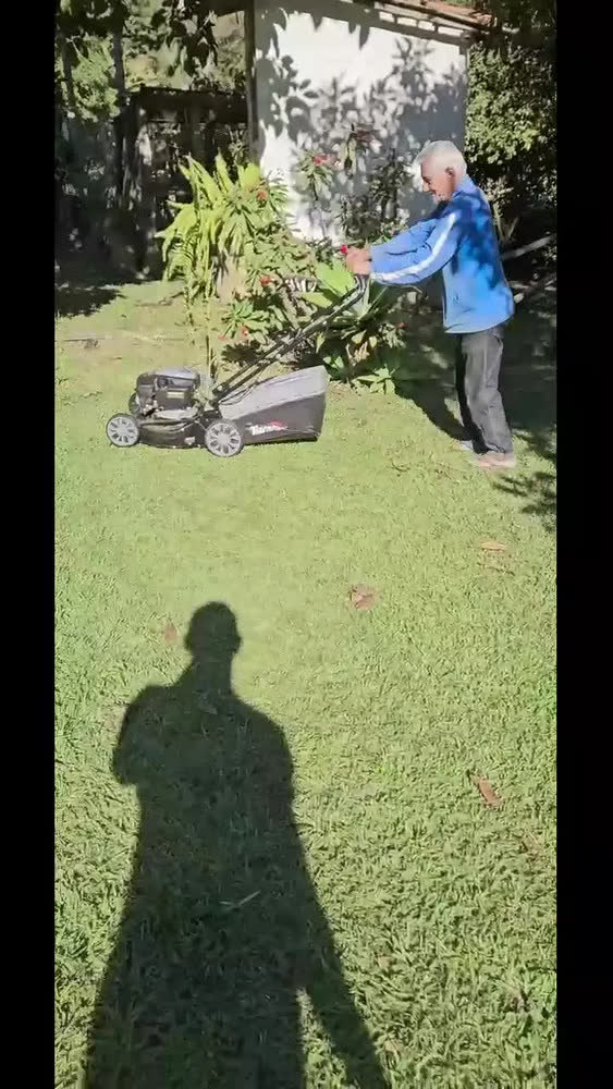 foto de Cortador Grama Toyama TLM420RM-40X Gasolina 4t 4hp Com Coletor 40l Preto