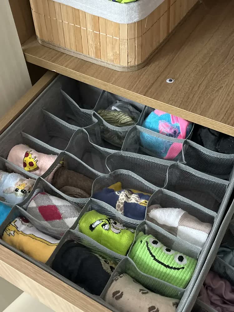 foto de Kit 2 Colmeia Organizadora De Gavetas Para Roupas Íntimas Com 24 Nichos Dobrável E Lavável