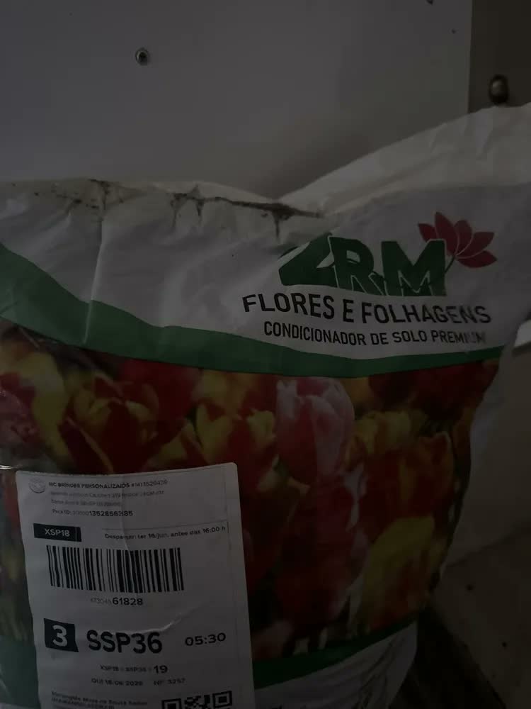 foto de Terra Vegetal Adubada Para Jardim Plantas E Vasos 10kg