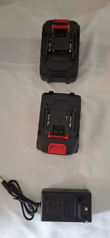 foto de Motoserra Eletrica 3000w Potente 12 Polegadas Profissional Brushless Com 2 Baterias Recarregável