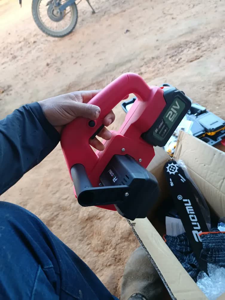 foto de Motoserra Eletrica Profissional 12 Polegadas Brushless 2 Baterias