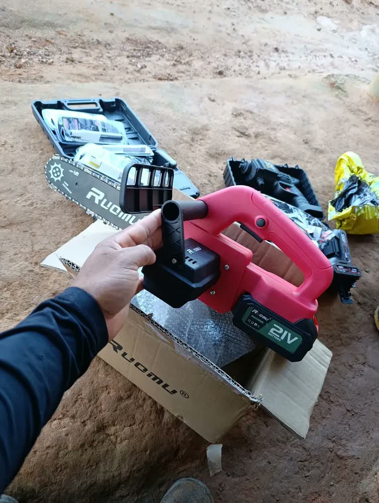 foto de Motoserra Eletrica Profissional 12 Polegadas Brushless 2 Baterias