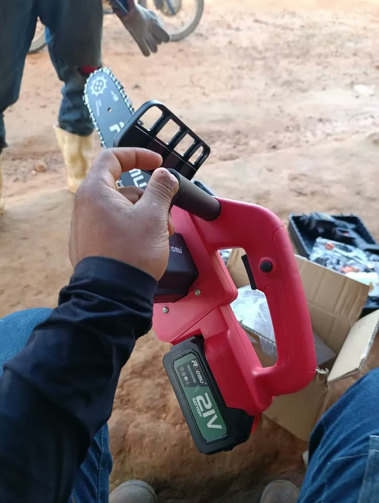 foto de Motoserra Eletrica Profissional 12 Polegadas Brushless 2 Baterias