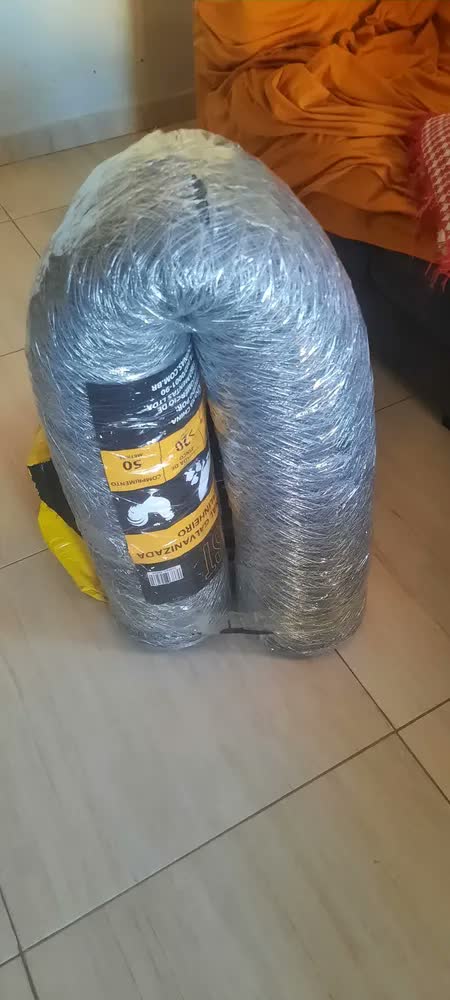 foto de Tela Galinheiro Galvanizada 1,50x50m Fio23 Malha 2 Pol Jst Cinza