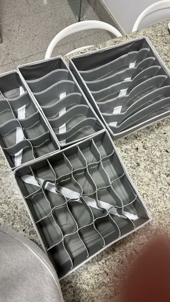 foto de 4 Organizadores Colmeia Gaveta Divisórias Roupas Intimas Cinza