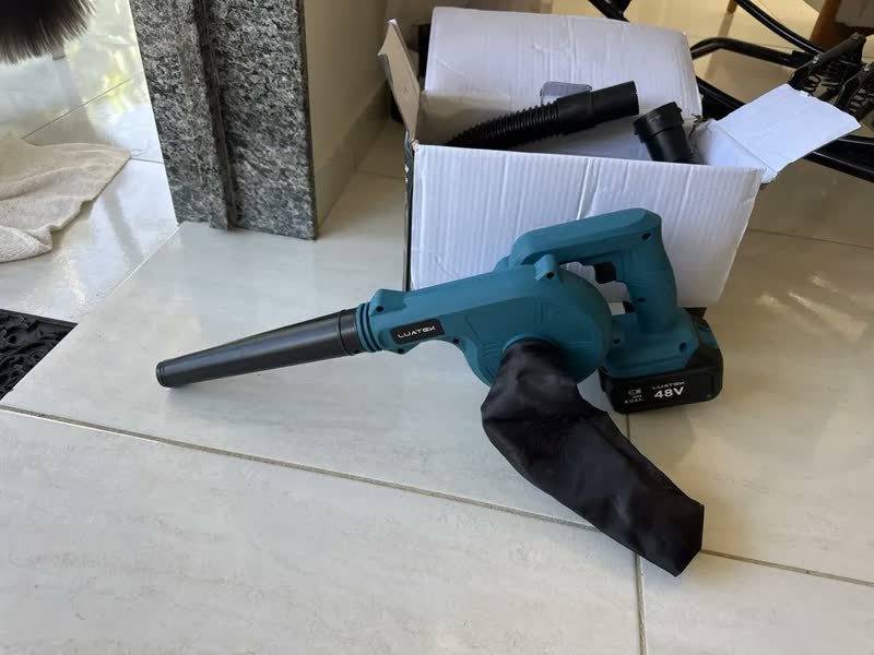 foto de Soprador Elétrico Aspirador De Pó Portátil Sem Fio 2 Em 1 Profissional Recarregável 48V Alta Potência Turbo Com 2 Baterias De Lítio Para Limpeza Casa Jardim Folhas Garagem Varanda Quintal